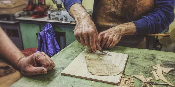 Vyrobte si svůj vlastní kožený opasek: workshop pro 1 i 2 osoby