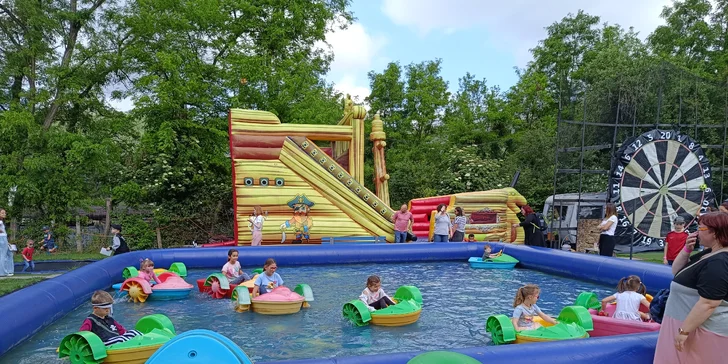 Dobrodružství v Pirátí zátoce: adventure minigolf s 27 jamkami pro děti i dospělé