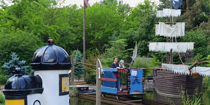 Dobrodružství v Pirátí zátoce: adventure minigolf s 27 jamkami pro děti i dospělé