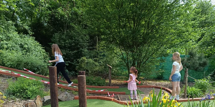 Dobrodružství v Pirátí zátoce: adventure minigolf s 27 jamkami pro děti i dospělé