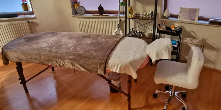 Masáže dle výběru: záda a šíje, nohy či ruce nebo 1,5 h aromaterapeutické masáže