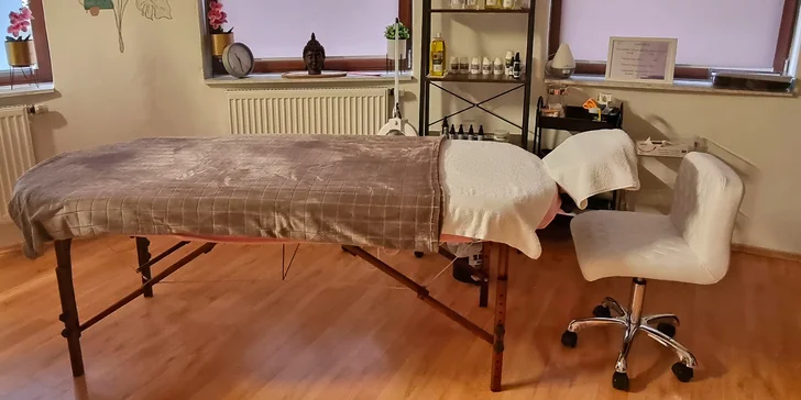 Masáže dle výběru: záda a šíje, nohy či ruce nebo 1,5 h aromaterapeutické masáže