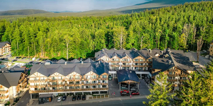 V páru nebo s rodinou do Krkonoš: krásný 5* resort s jídlem a neomezeným wellness, až 2 děti zdarma