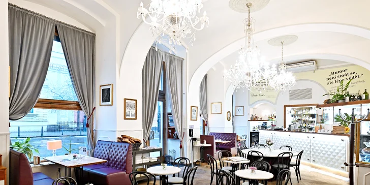 Otevřený voucher na snídani i klasické menu v Národní kavárně v centru města, 500-2000 Kč