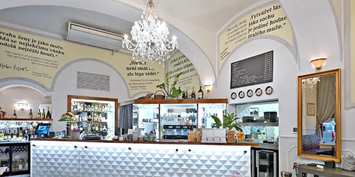 Otevřený voucher na snídani i klasické menu v Národní kavárně v centru města, 500-2000 Kč
