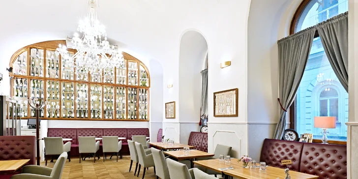 Otevřený voucher na snídani i klasické menu v Národní kavárně v centru města, 500-2000 Kč