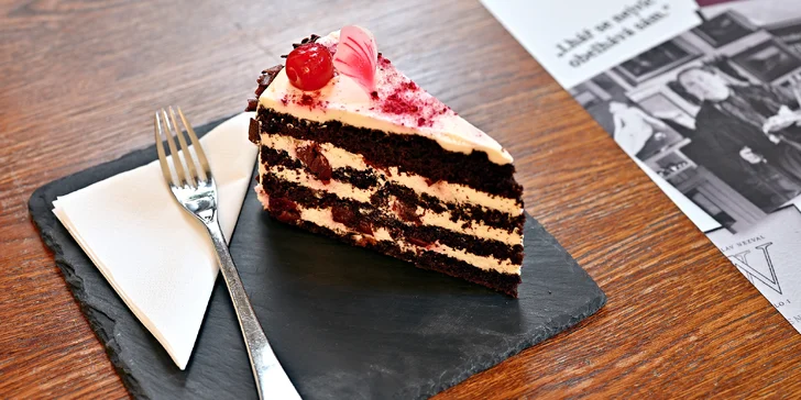 Otevřený voucher na snídani i klasické menu v Národní kavárně v centru města, 500-2000 Kč