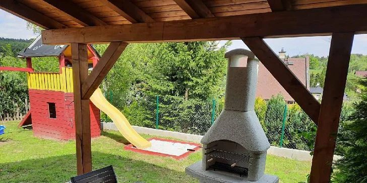 Chalupa v srdci Krušných hor až pro 12 osob: infrasauna i zahrada s grilem