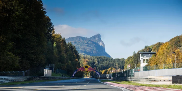 Až 5 kol v Porsche podle výběru na závodním okruhu Salzburgring v rakouských Alpách