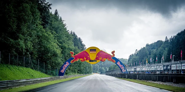 Až 5 kol v Porsche podle výběru na závodním okruhu Salzburgring v rakouských Alpách