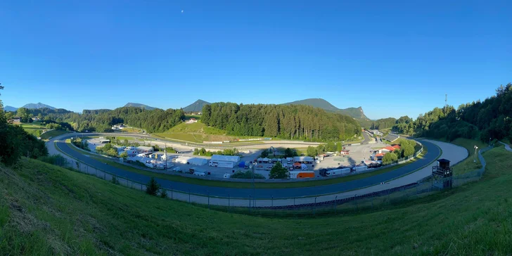 Až 5 kol v Porsche podle výběru na závodním okruhu Salzburgring v rakouských Alpách