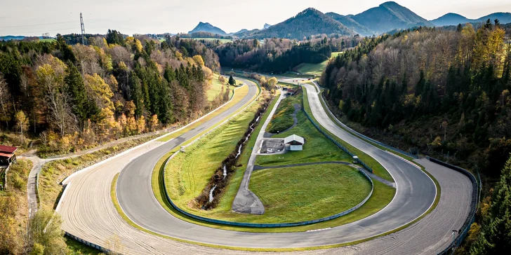Až 5 kol v Porsche podle výběru na závodním okruhu Salzburgring v rakouských Alpách