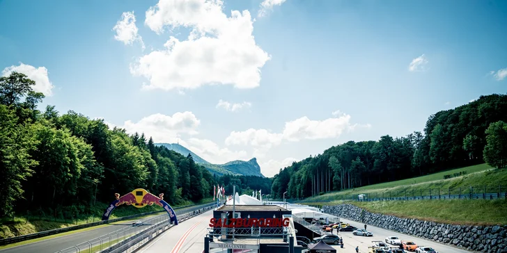 Až 5 kol v Porsche podle výběru na závodním okruhu Salzburgring v rakouských Alpách