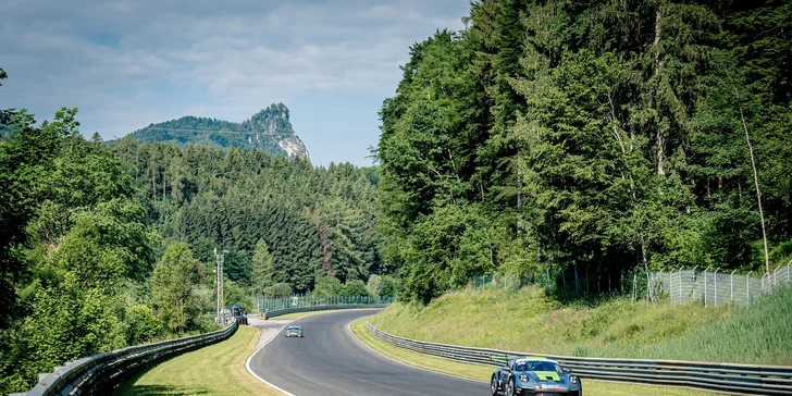 Až 5 kol v Porsche podle výběru na závodním okruhu Salzburgring v rakouských Alpách