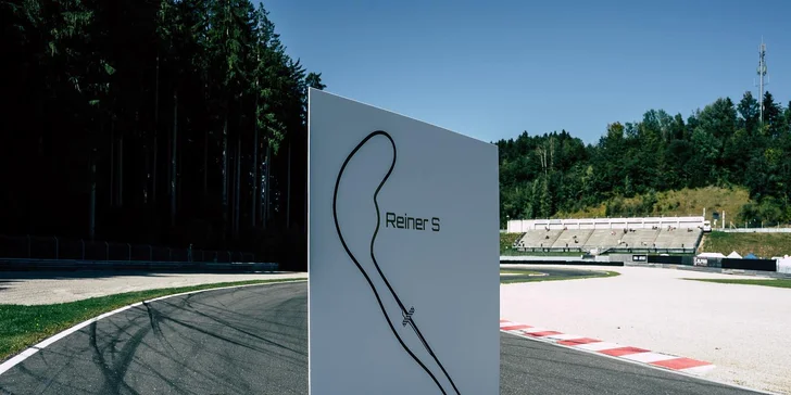 Až 5 kol v Porsche podle výběru na závodním okruhu Salzburgring v rakouských Alpách