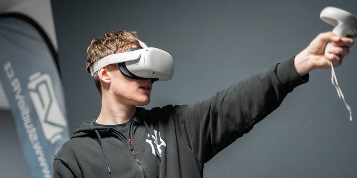 Závodní dráha i vesmír: 60 minut až 5 hodin ve studiu virtuální reality