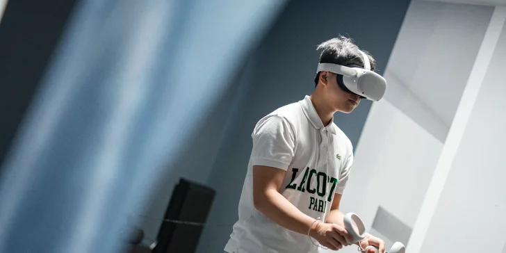 Závodní dráha i vesmír: 60 minut až 5 hodin ve studiu virtuální reality
