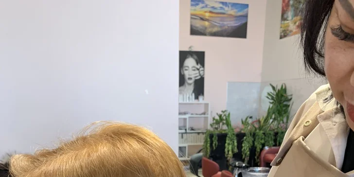 Nový účes pro dámy: střih, barvení nebo melír s foukanou
