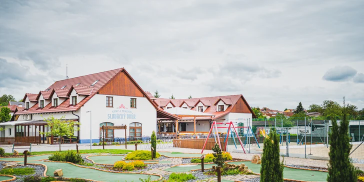 Pobyt v útulném posedu na Slováckém dvoře: komfortní vybavení, snídaně a privátní wellness