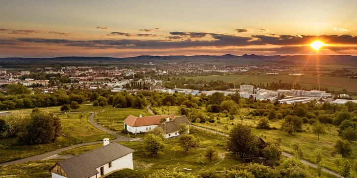 Pobyt v útulném posedu na Slováckém dvoře: komfortní vybavení, snídaně a privátní wellness