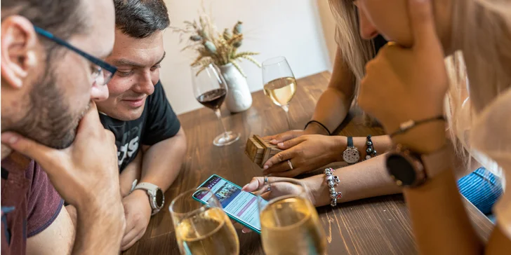 Zábavné detektivní hry s přáteli: Odhalte tajemství ve hrách Tour de Beer nebo Tour de Wine