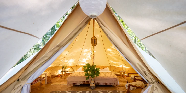 Glamping v Černické oboře u Bechyně se snídaní: klid uprostřed lesů a v blízkosti golfového hřiště