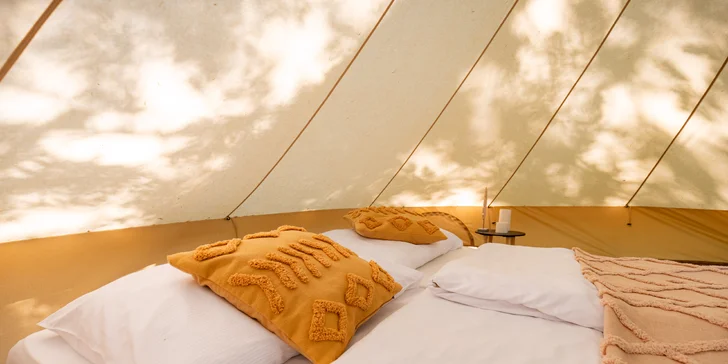 Glamping v Černické oboře u Bechyně se snídaní: klid uprostřed lesů a v blízkosti golfového hřiště