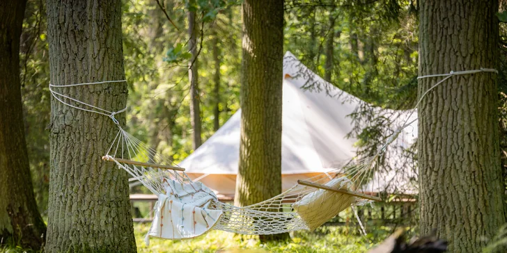 Glamping v Černické oboře u Bechyně se snídaní: klid uprostřed lesů a v blízkosti golfového hřiště