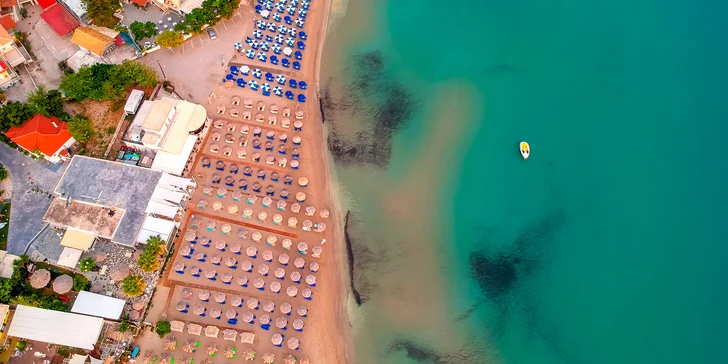 Letecký zájezd na Zakynthos: aparthotel 80 metrů od pláže, bazén, polopenze