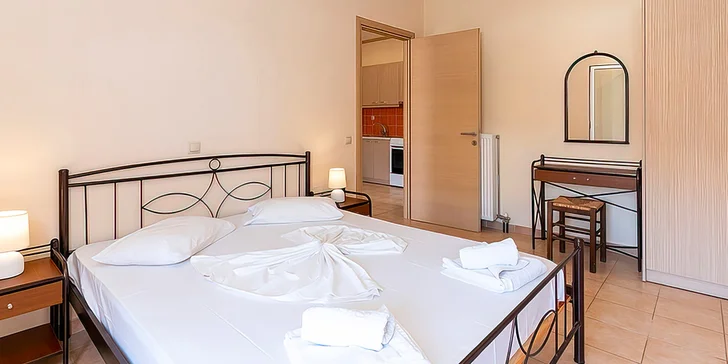 Letecký zájezd na Zakynthos: aparthotel 80 metrů od pláže, bazén, polopenze