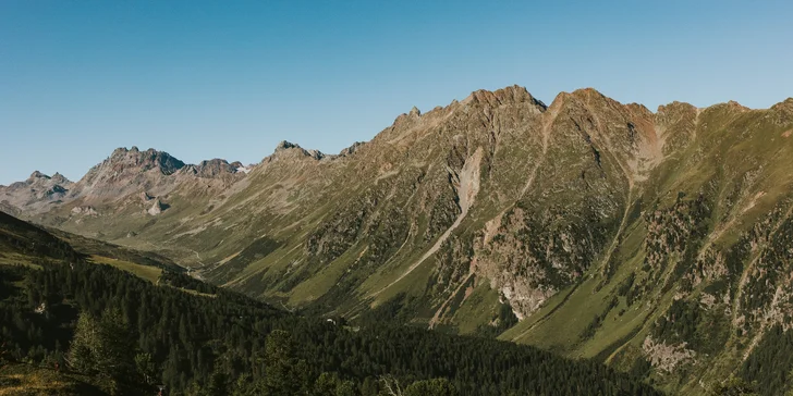 Ischgl v Tyrolsku: horská turistika i lyžování na 239 km sjezdovek, apartmány až pro 6 osob
