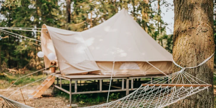 Glamping v Černické oboře u Bechyně se snídaní: klid uprostřed lesů a v blízkosti golfového hřiště