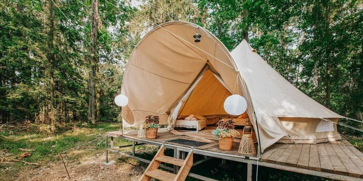 Glamping v Černické oboře u Bechyně se snídaní: klid uprostřed lesů a v blízkosti golfového hřiště