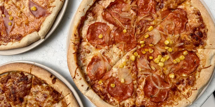 Jídlo a zábava: hodina bowlingu až pro 6 hráčů a pizza podle výběru