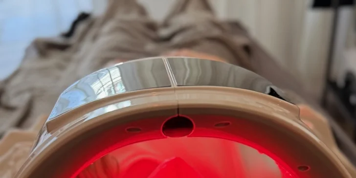 Kosmetické ošetření s radiofrekvencí i liftingová masáž kamenem gua sha (60–90 min.)