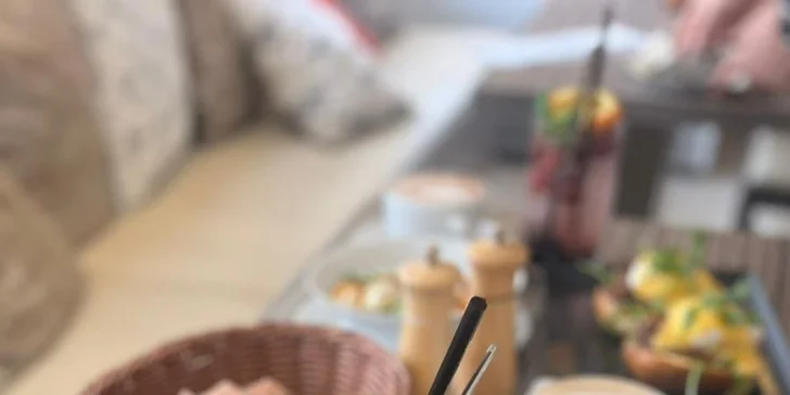 Snídaně podle výběru z 10 druhů, káva a mošt pro 2 nebo 4 osoby
