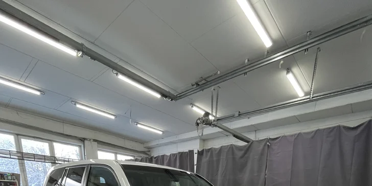 Čištění vozu: interiér nebo kompletní péče vč. voskování