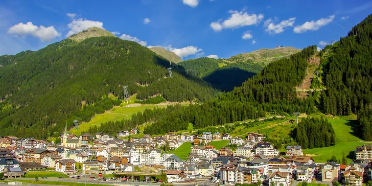 Ischgl v Tyrolsku: horská turistika i lyžování na 239 km sjezdovek, apartmány až pro 6 osob
