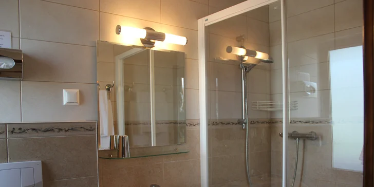 Rodinná dovolená v Korutanech: 3* hotel u jezera Klopeiner, soukromá pláž, snídaně