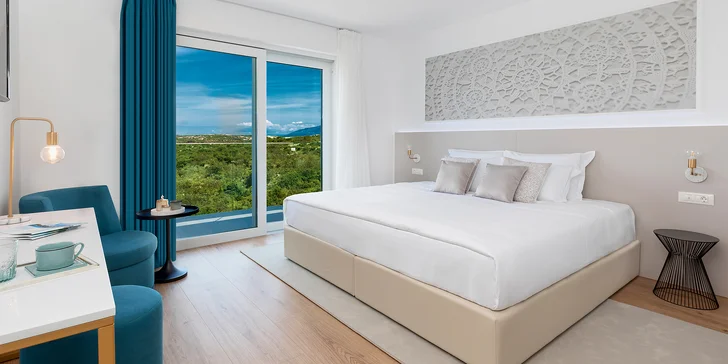 Moderní hotel na chorvatském ostrově Pag se snídaní či polopenzí a wellness
