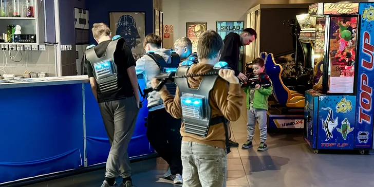 Akce a zábava: laser game pro 1–10 osob v moderní pražské aréně vč. možnosti mít arénu pro sebe