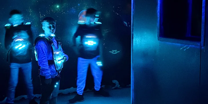 Akce a zábava: laser game pro 1–10 osob v moderní pražské aréně vč. možnosti mít arénu pro sebe