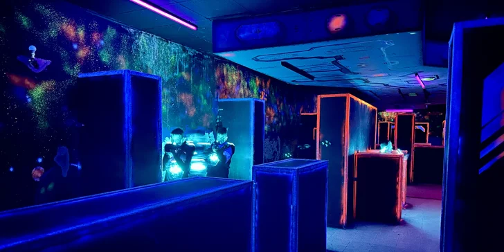 Akce a zábava: laser game pro 1–10 osob v moderní pražské aréně vč. možnosti mít arénu pro sebe
