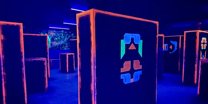 Akce a zábava: laser game pro 1–10 osob v moderní pražské aréně vč. možnosti mít arénu pro sebe