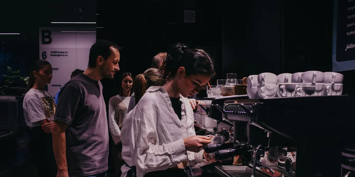 Baristický kurz i pro úplné začátečníky, děti latte art i kurz alternativní přípravy kávy