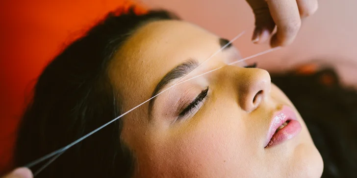 Perfektní obočí pro ženy i muže: úprava teplým voskem, threading i laminace