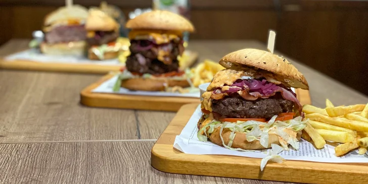 300g maxiburger nebo půlkilový dvouručák, hranolky a omáčka k tomu
