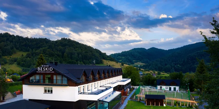 Moderní hotel v lázeňském městě Piwniczna-Zdrój: strava i neomezený wellness