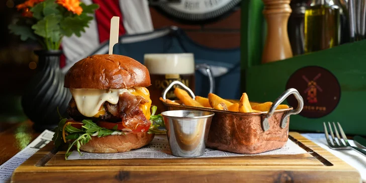 Burger velikosti M s 400 g hovězího masa a hranolky v The Dutch Pub
