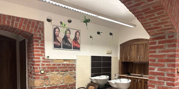 Střih a barvení či melír: pro krátké i dlouhé vlasy, vč. foukané a stylingu